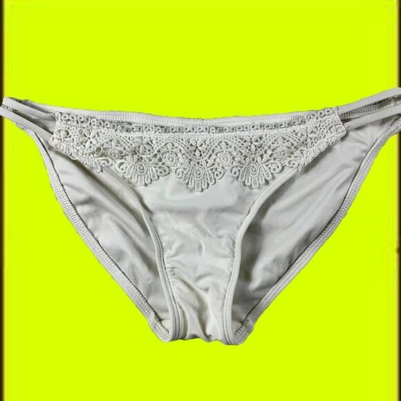 NWT Crochet Xhiliration Cheeky Bikini Bottoms Swimsuit - Picture 1 of 3